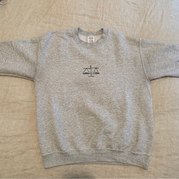 Local Montreal brand graphic crew neck sweatshirt - medium - Picture 4 of 9